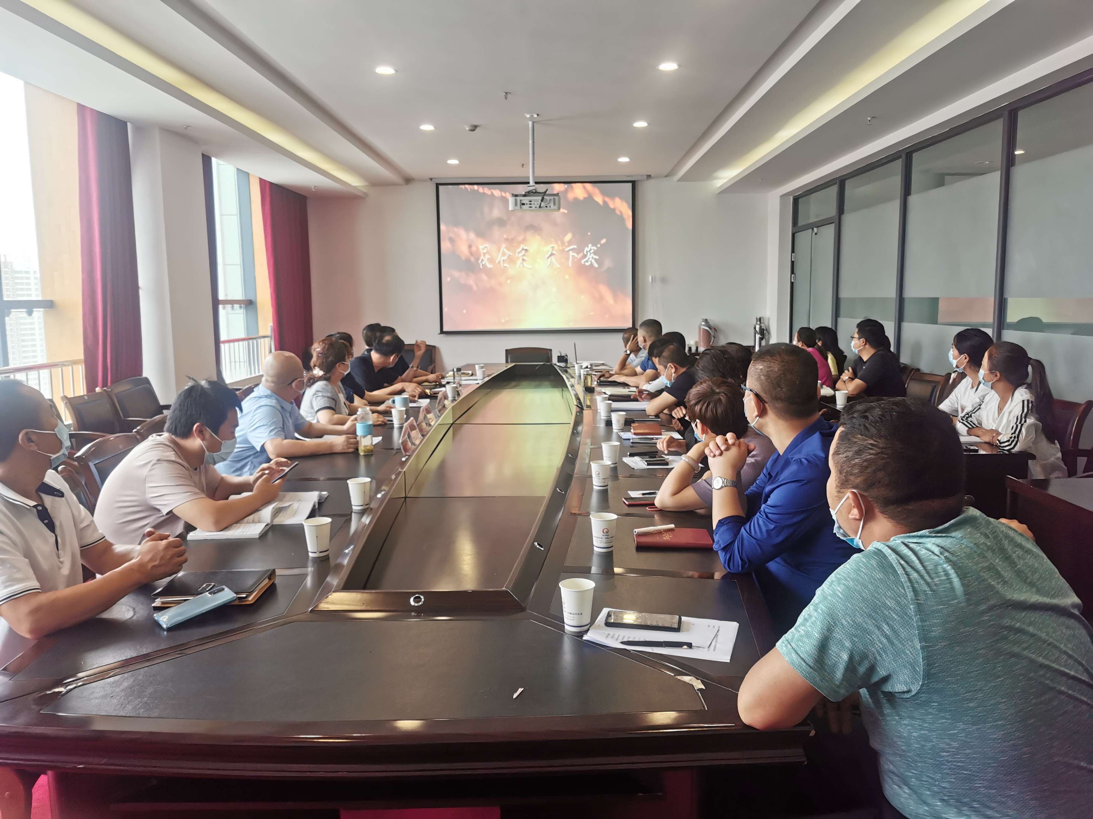 能投黨委組織觀看《定昆侖》等三部大型歷史文獻紀錄片  程彩琳攝.jpg