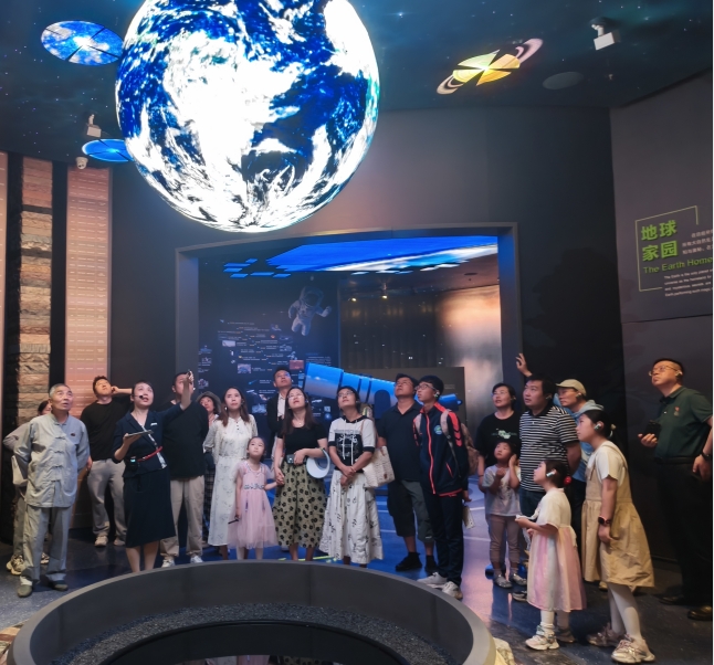 8月16日，機(jī)關(guān)黨支部組織黨員、青年員工及少年兒童赴青海省自然博物館開展“貫徹新發(fā)展理念 守護(hù)美麗青海”主題黨日活動(dòng)。.png